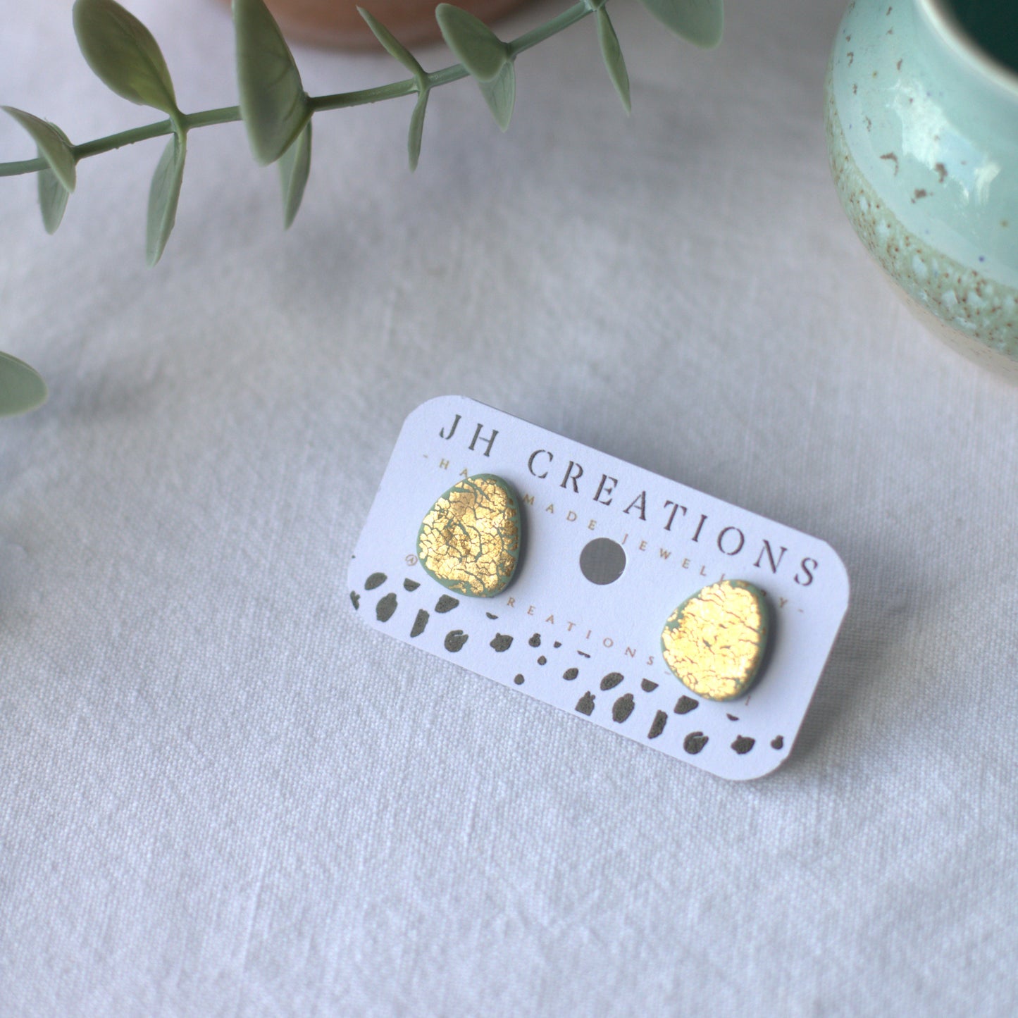 Gold Crackle Studs